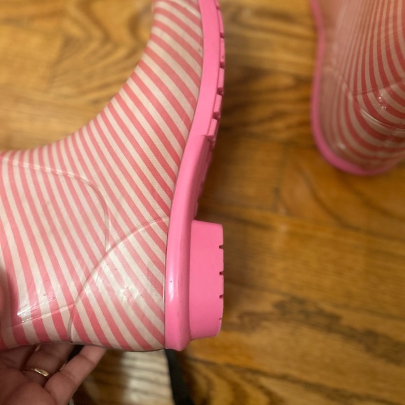 UGG women's size 6 pink striped
Wellington rainboots - Picture 7 of 12